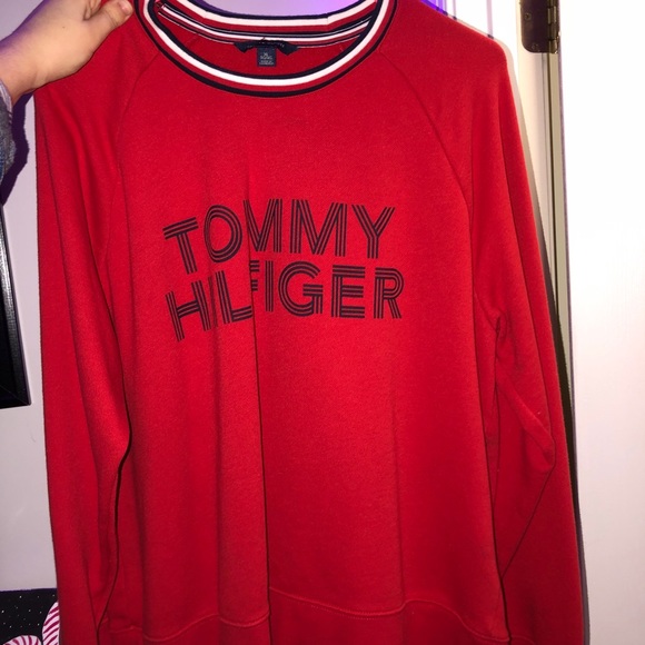 Red Tommy Hilfiger crewneck - Picture 2 of 4